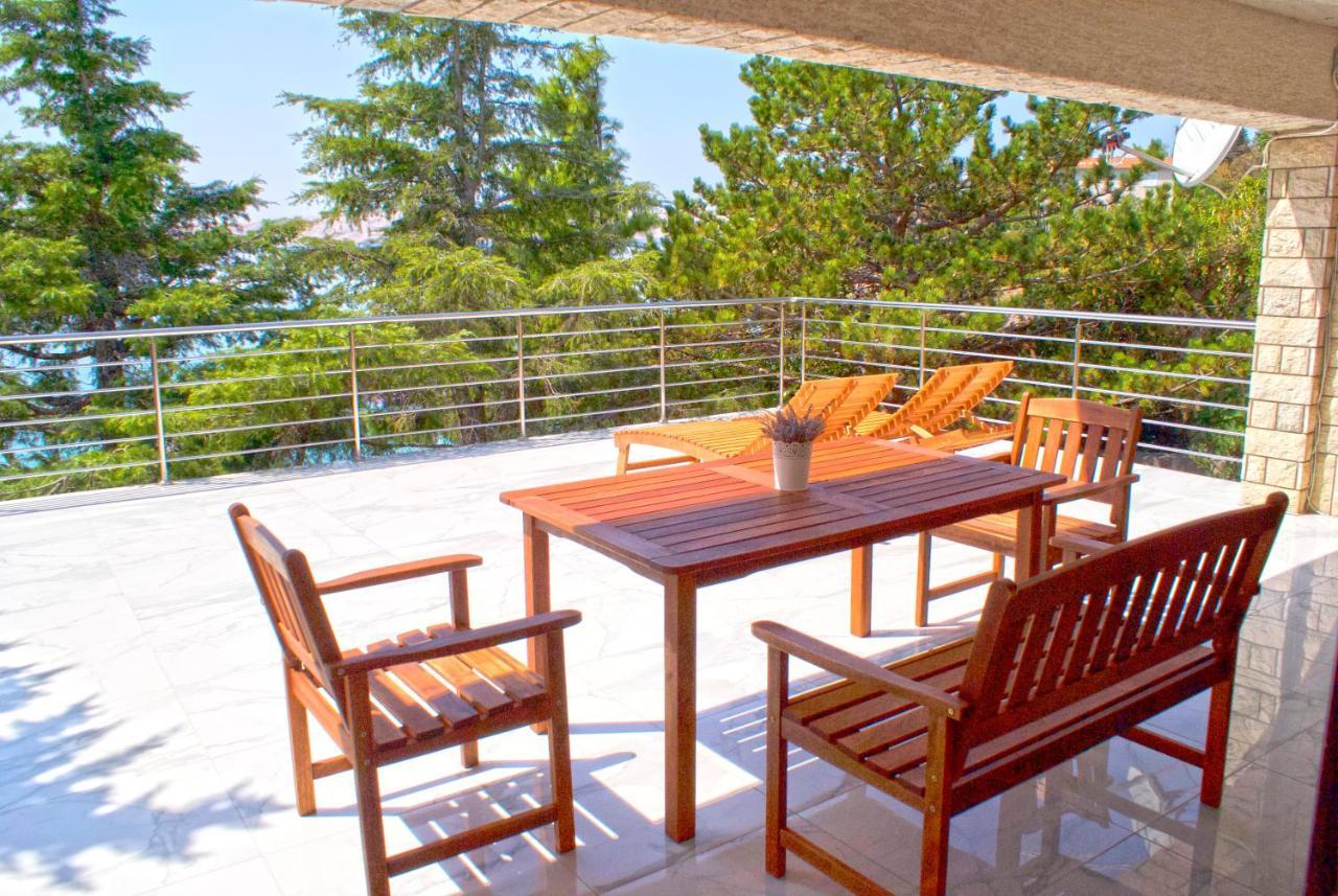 Apartmani Ribarica**** Karlobag Bagian luar foto