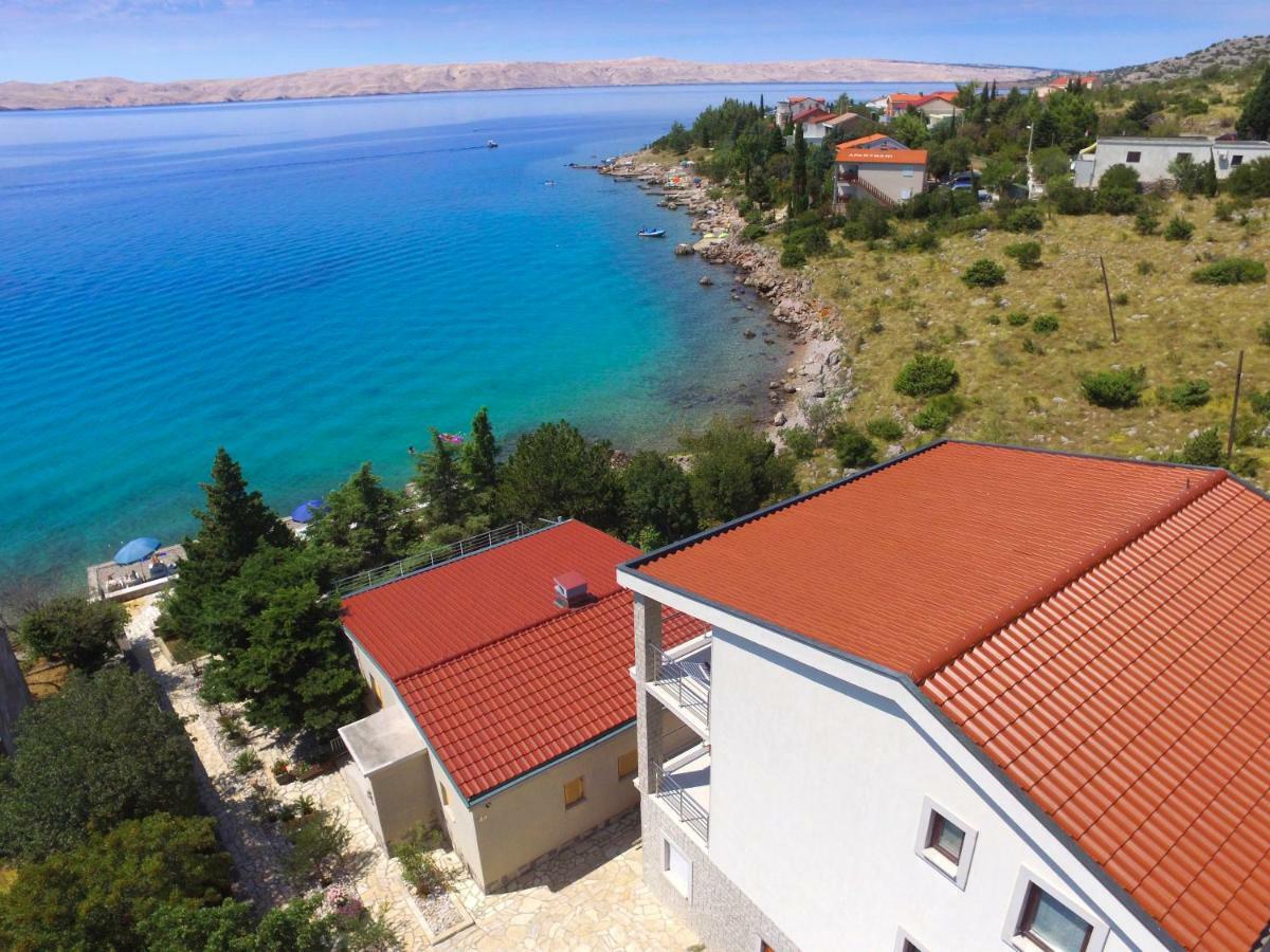 Apartmani Ribarica**** Karlobag Bagian luar foto