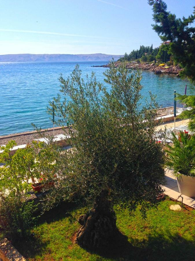 Apartmani Ribarica**** Karlobag Bagian luar foto