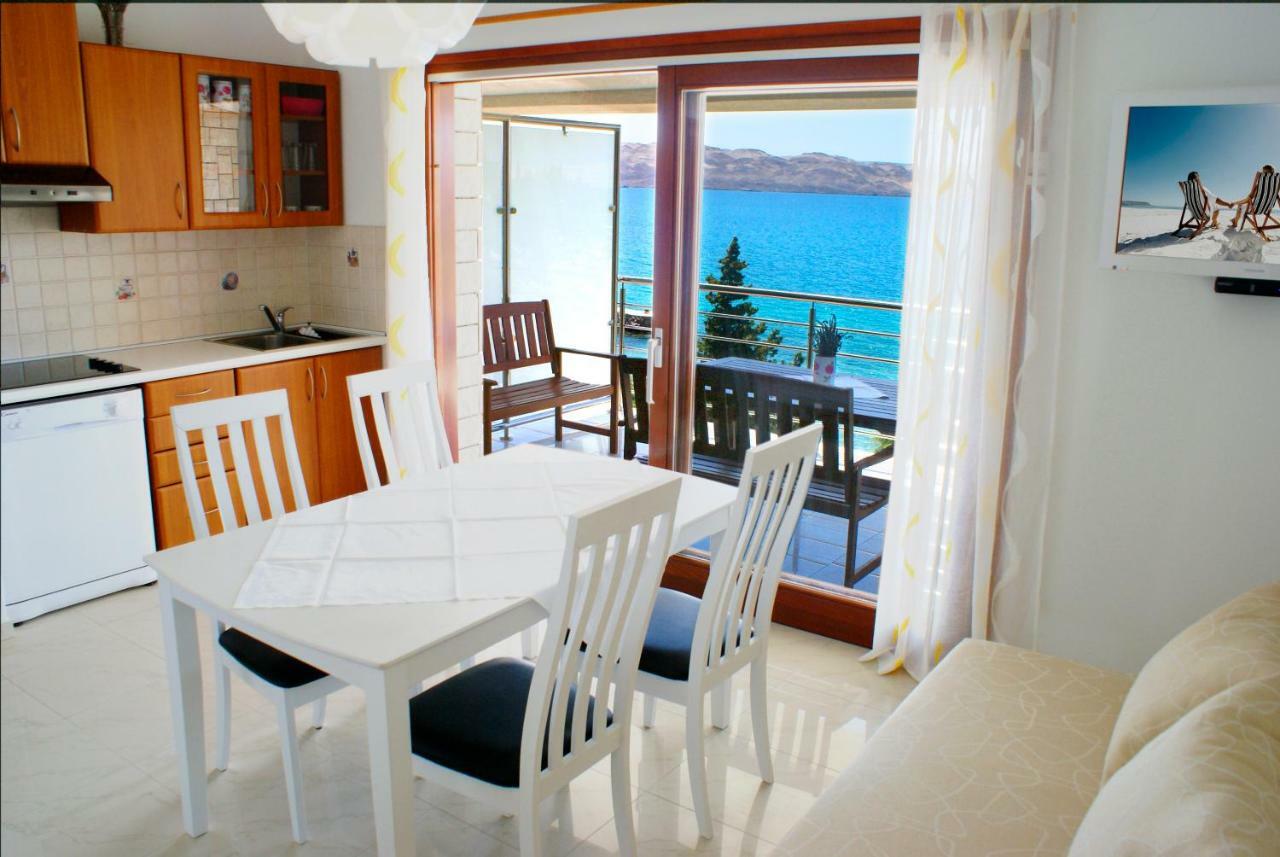 Apartmani Ribarica**** Karlobag Bagian luar foto